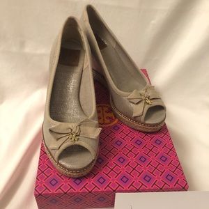 EUC Tory Burch Jackie 2 Wedges in Natural